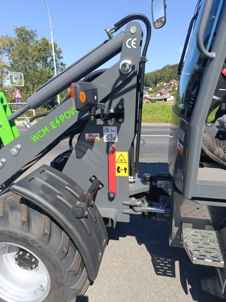 Elektro Hoflader 2110e und 2310e mit Schaufel